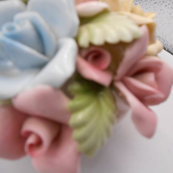 VINTAGE CAPODIMONTE STYLE FLORAL BOUQUET BASKET PASTEL FLOWERS DELICATE BUNDLE - Picture 9 of 11